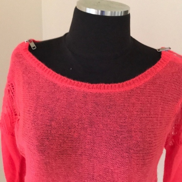 KENDALL & KYLIE crimson size XS high low Sweater - Picture 5 of 7